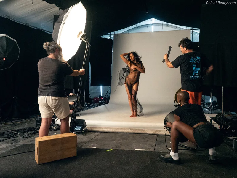 Padma Lakshmi photo 24 of 383