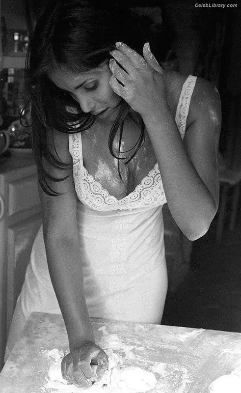 Padma Lakshmi photo 19 of 383
