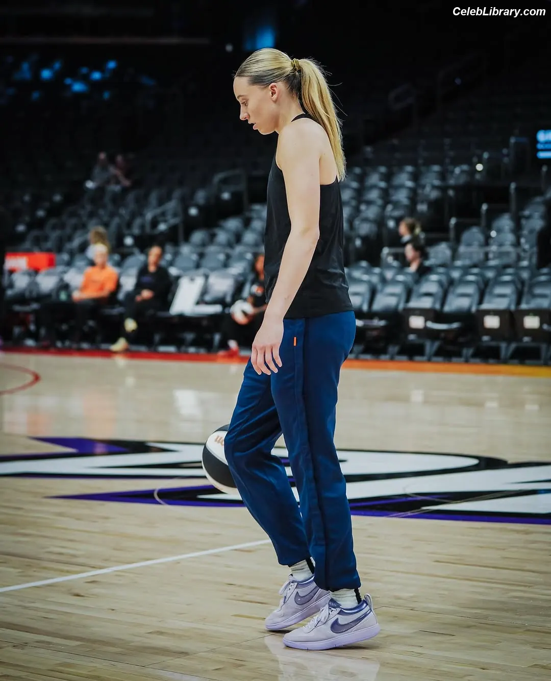 Paige Bueckers photo 10 of 64