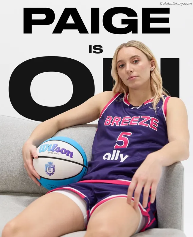 Paige Bueckers photo 1 of 65