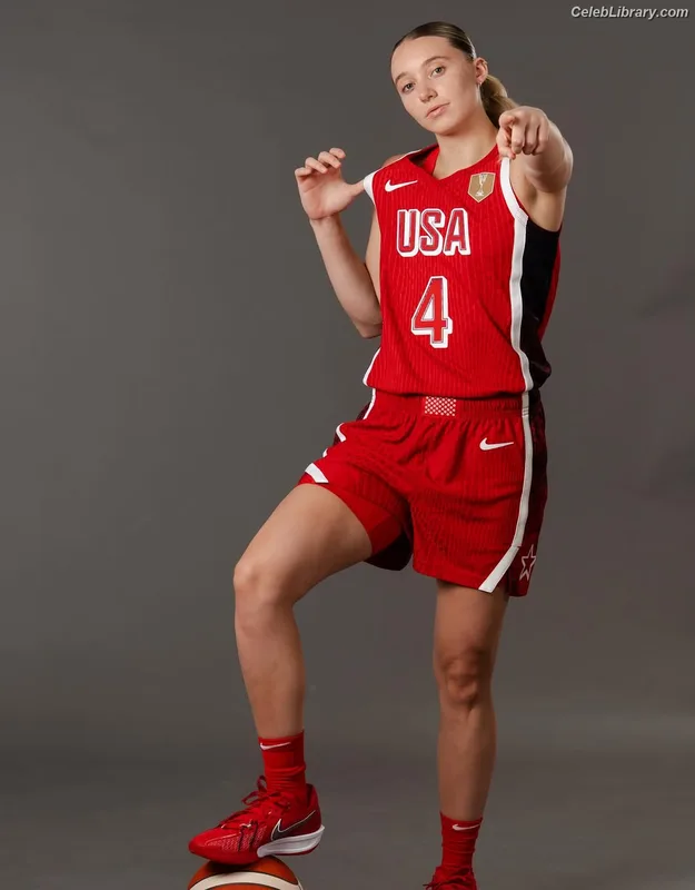 Paige Bueckers photo 17 of 65