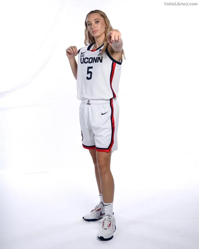 Paige Bueckers photo 20 of 65