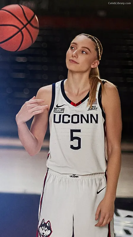 Paige Bueckers photo 15 of 65
