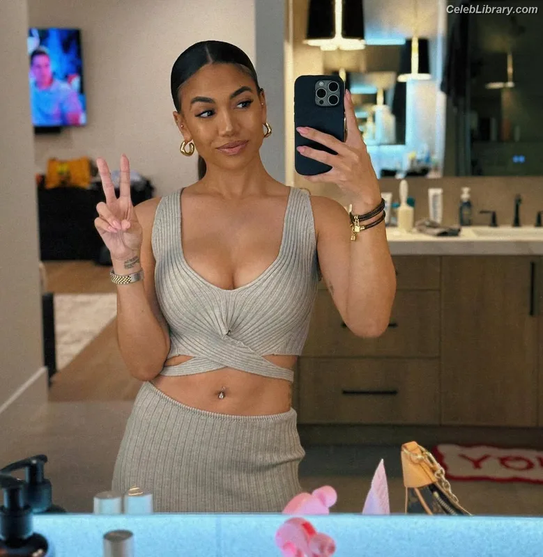 Paige Hurd photo 1 of 3
