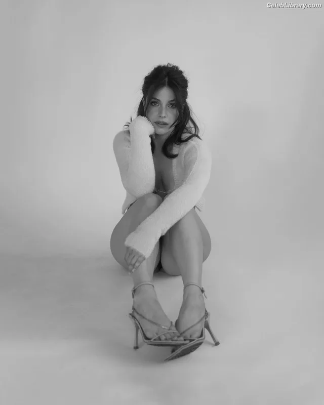 Paige Spara photo 14 of 19