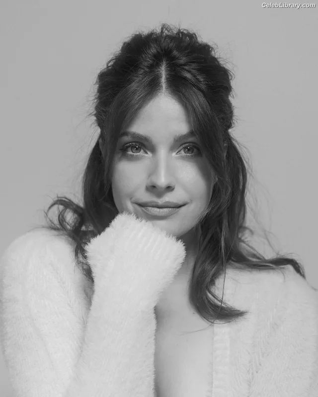 Paige Spara photo 15 of 19