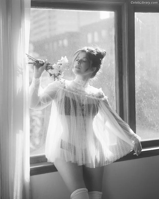 Paige Spara photo 16 of 19