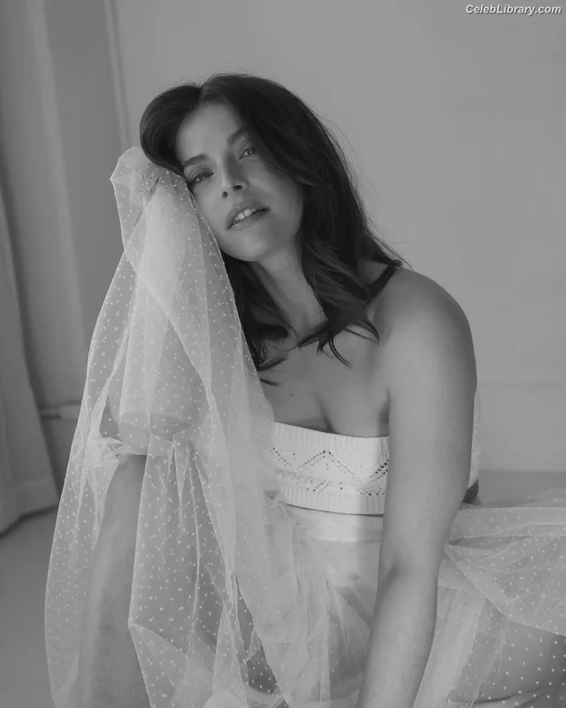 Paige Spara photo 17 of 19