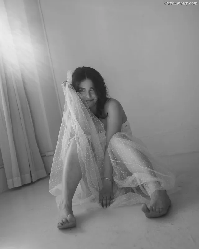 Paige Spara photo 18 of 19