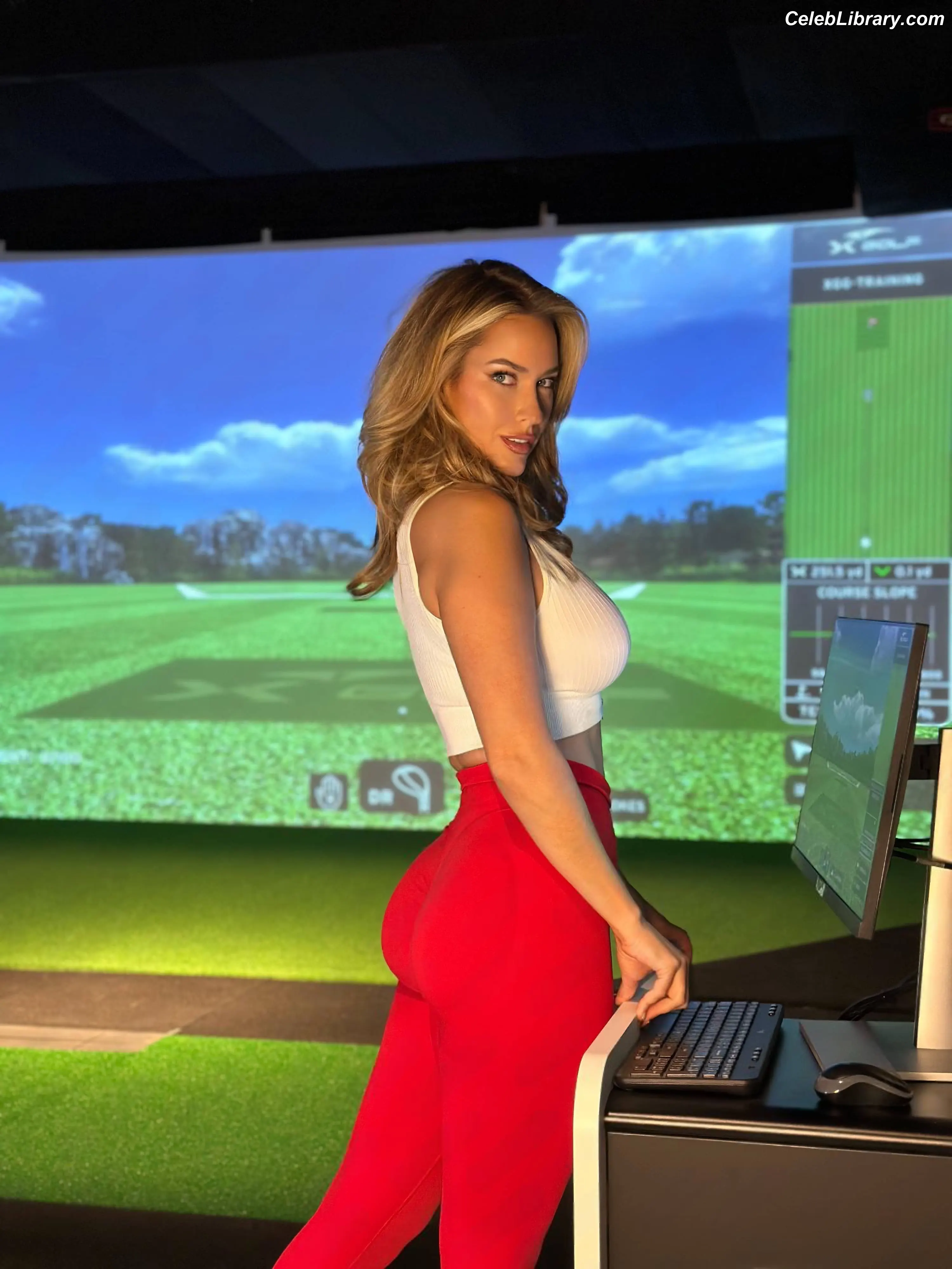 Paige Spiranac photo 8 of 3545
