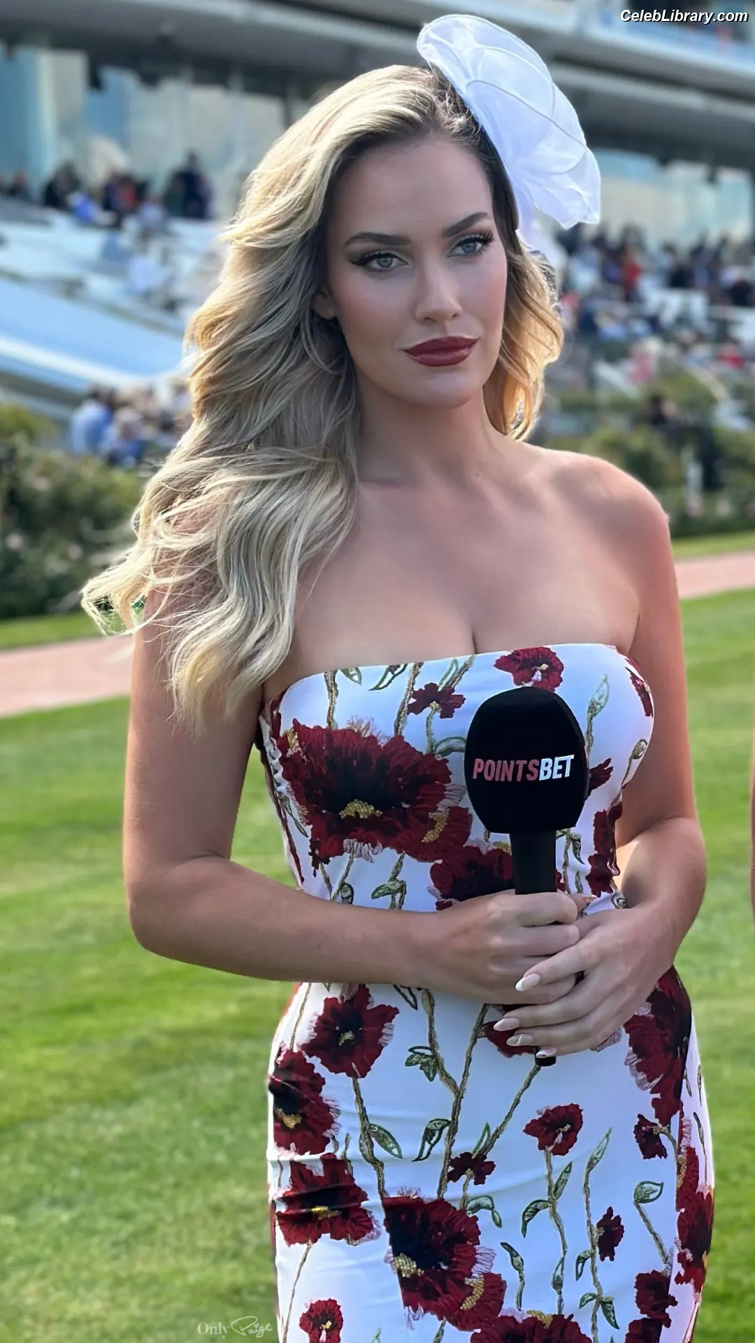 Paige Spiranac photo 22 of 3545