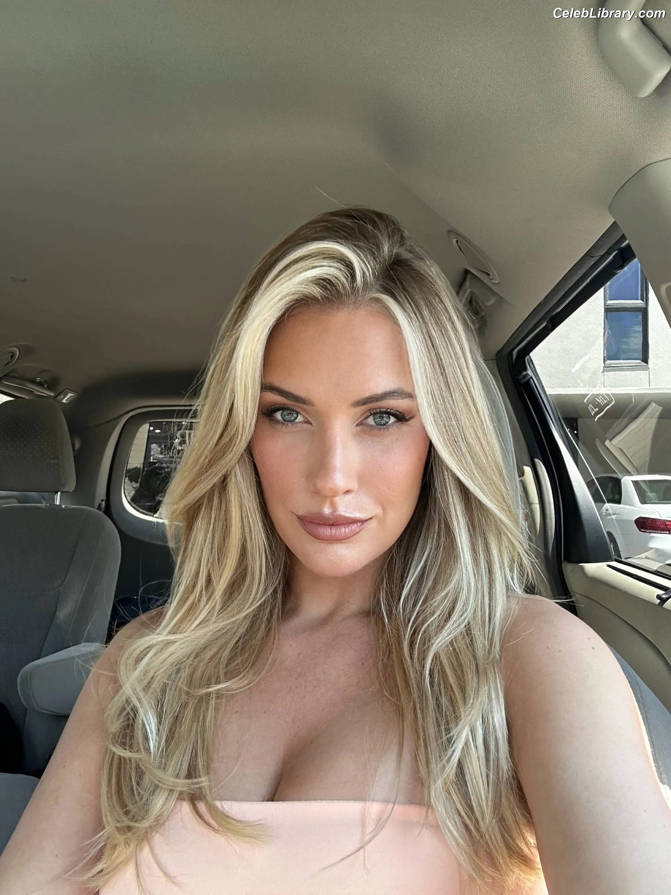 Paige Spiranac photo 21 of 3545
