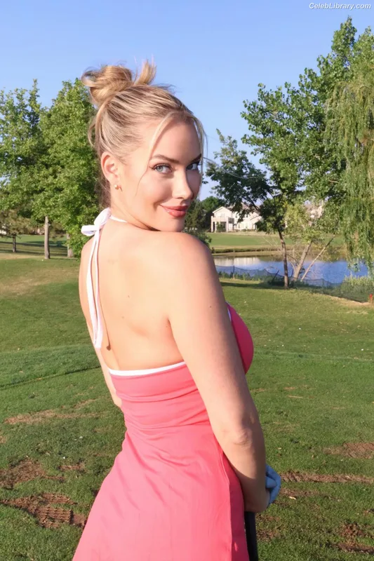 Paige Spiranac photo 4 of 4620