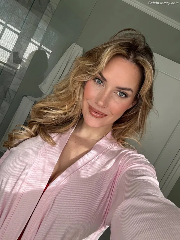 Paige Spiranac photo 17 of 4620