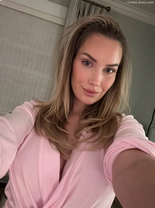 Paige Spiranac photo 6 of 4620