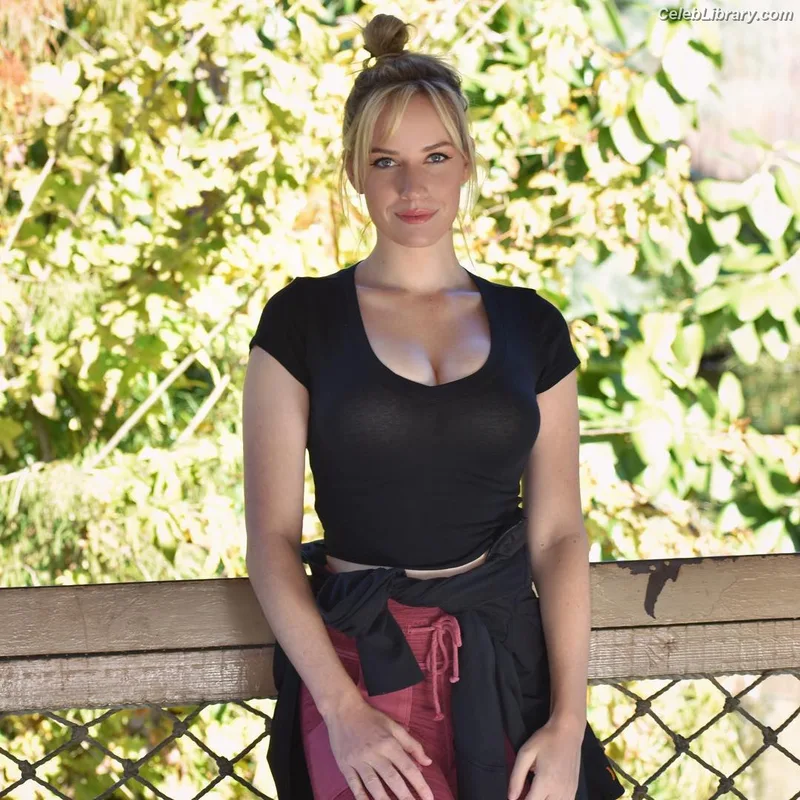 Paige Spiranac photo 9 of 4620