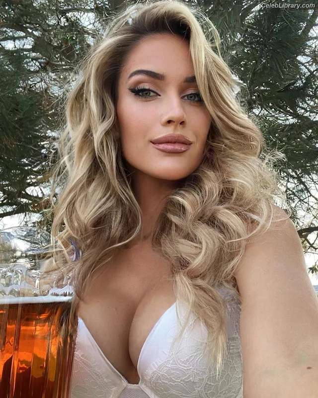 Paige Spiranac photo 22 of 4620