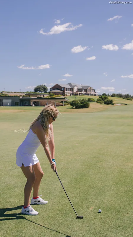 Paige Spiranac photo 4 of 4620