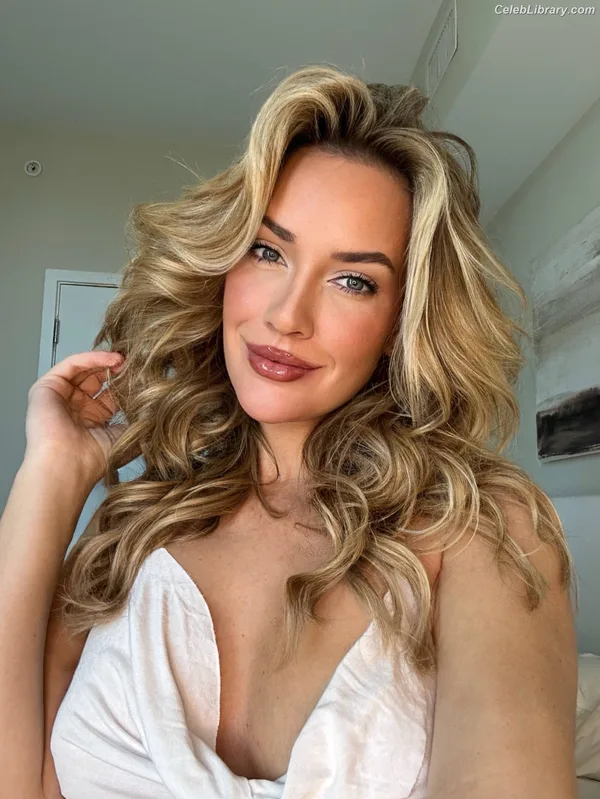 Paige Spiranac photo 23 of 4620