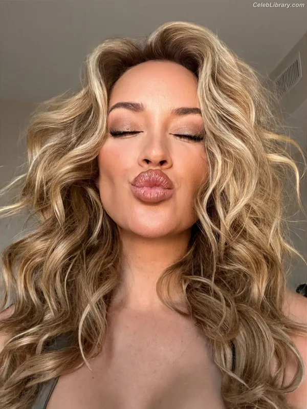 Paige Spiranac photo 17 of 4620