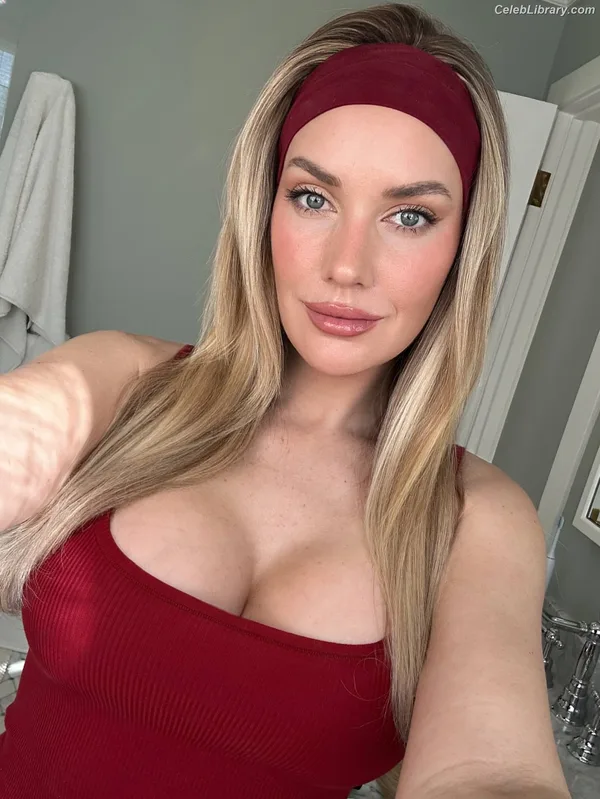 Paige Spiranac photo 8 of 4620