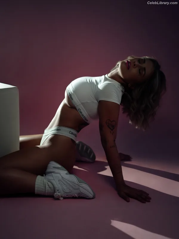 Paige Vanzant photo 5 of 216