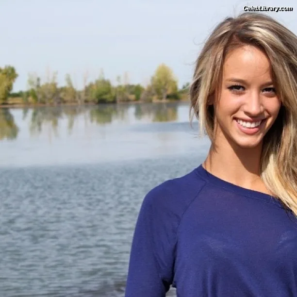 Paige Wyatt photo 18 of 70