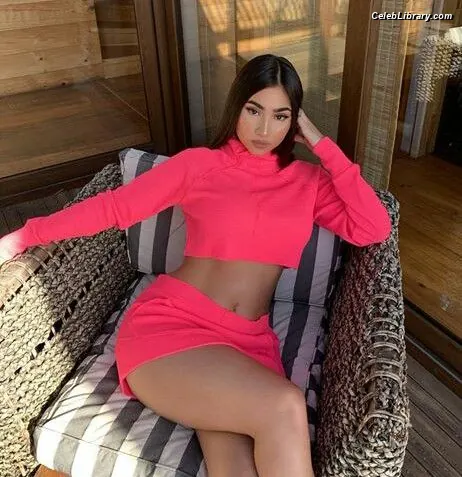 Paloma Mami photo 1 of 458