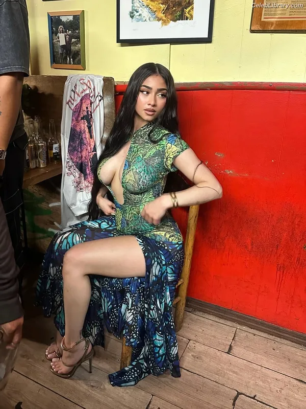Paloma Mami photo 5 of 459