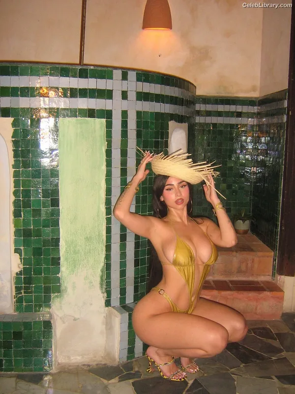 Paloma Mami photo 6 of 459