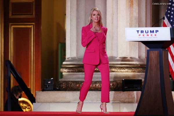 Pam Bondi photo 7 of 24