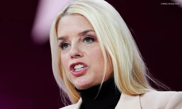 Pam Bondi photo 15 of 24