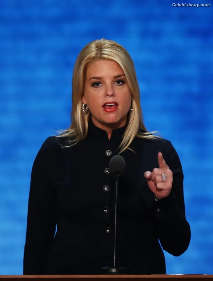 Pam Bondi photo 18 of 24