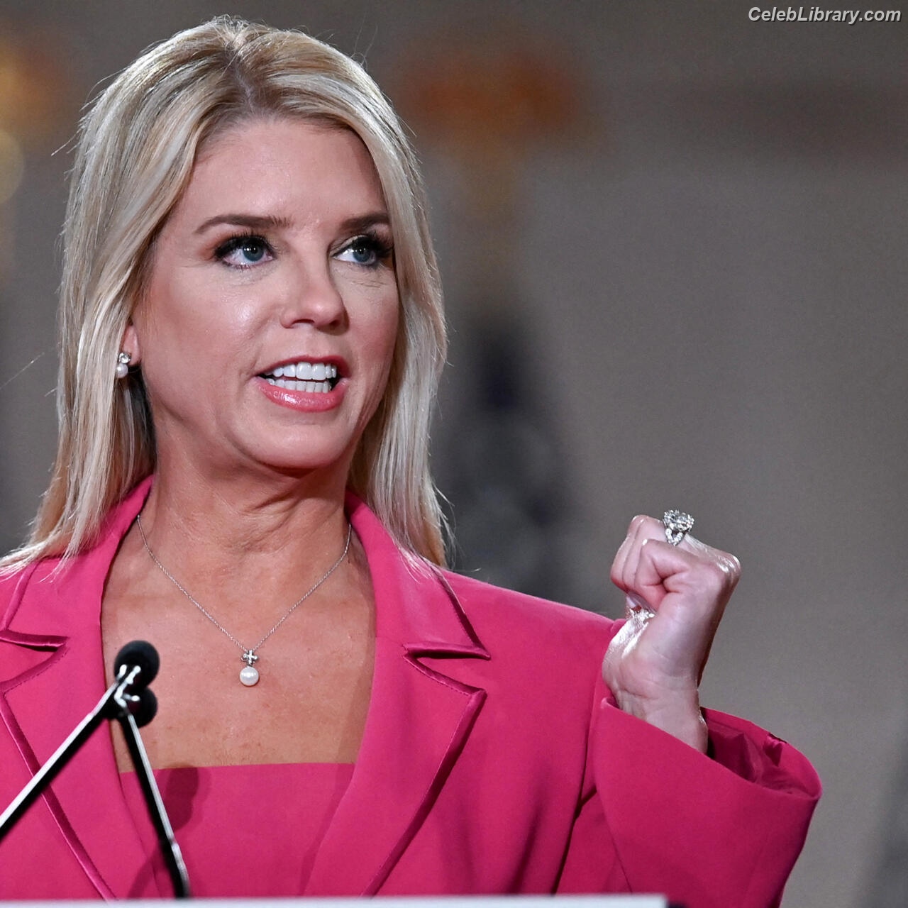 Pam Bondi photo 20 of 24