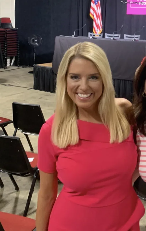Pam Bondi photo 13 of 24