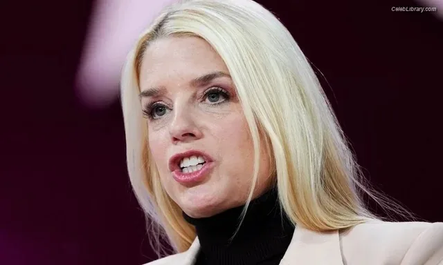 Pam Bondi photo 15 of 24