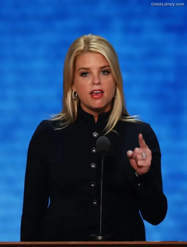 Pam Bondi photo 18 of 24