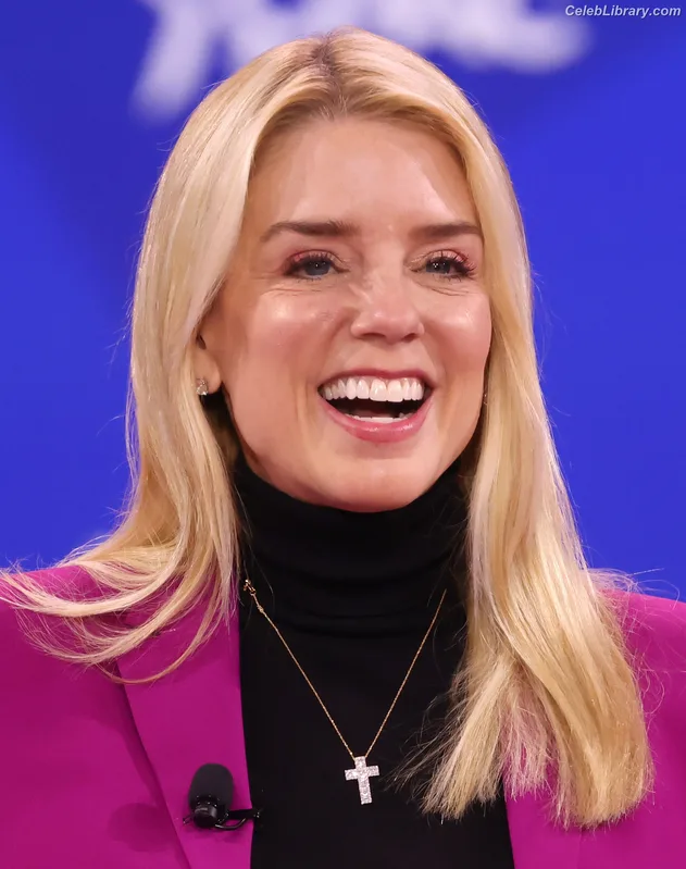Pam Bondi photo 19 of 24