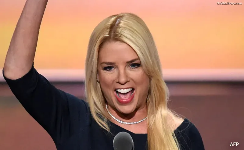 Pam Bondi photo 21 of 24