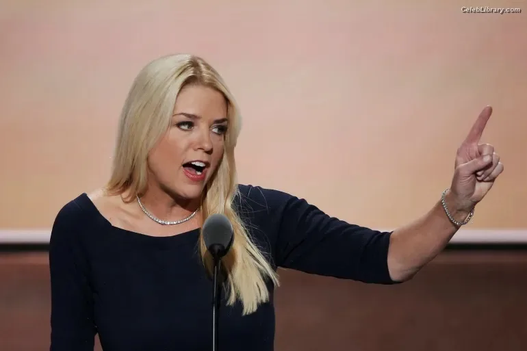Pam Bondi photo 23 of 24
