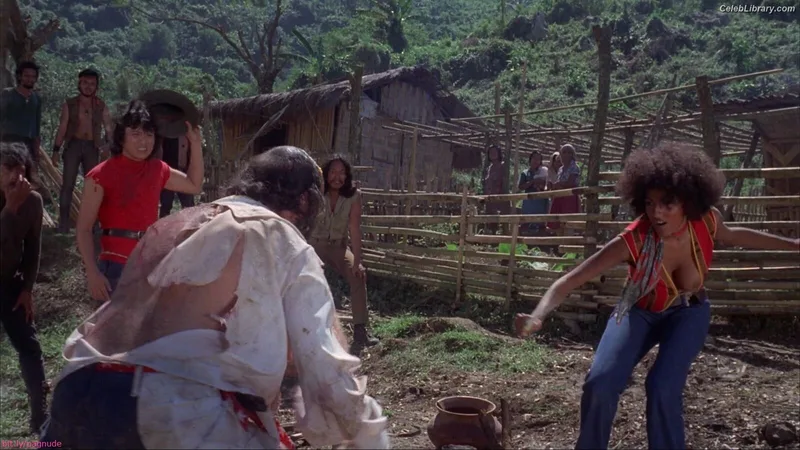 Pam Grier photo 11 of 177