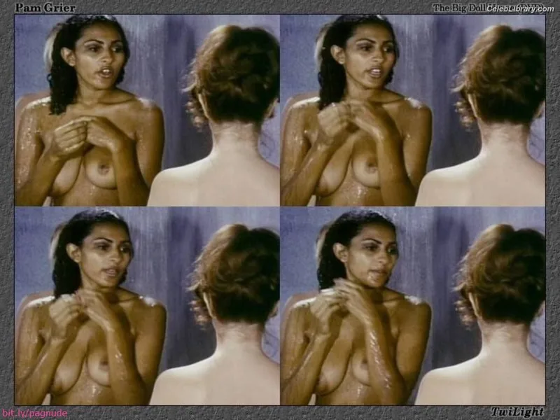 Pam Grier photo 15 of 177