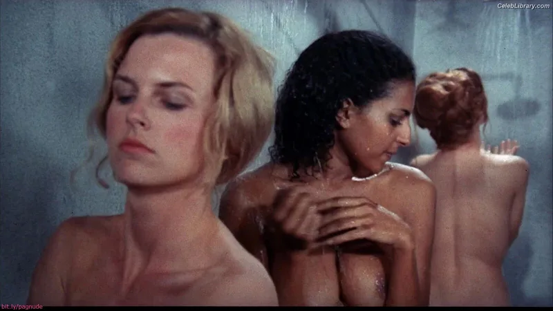 Pam Grier photo 5 of 177