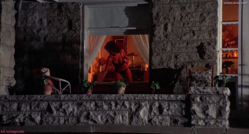 Pam Grier photo 4 of 177