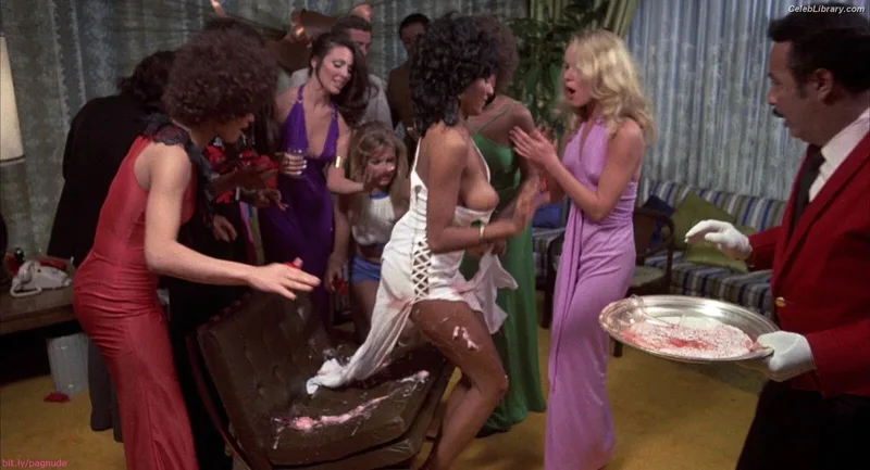 Pam Grier photo 18 of 177