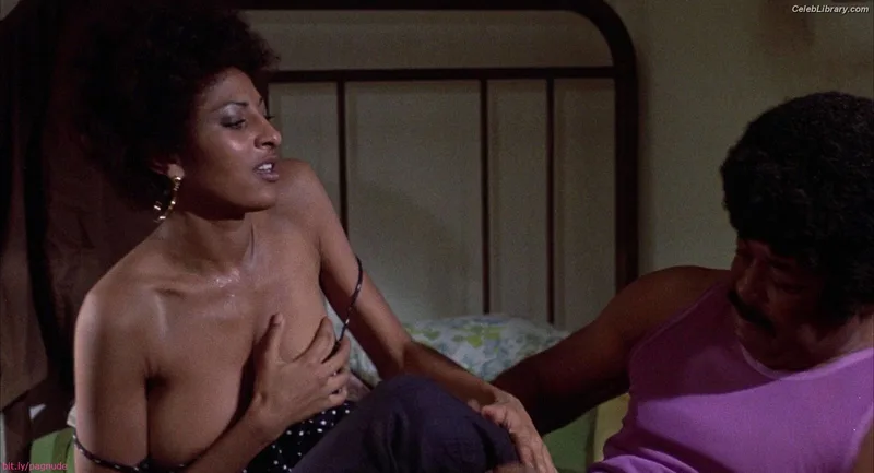 Pam Grier photo 3 of 177