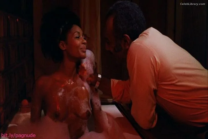 Pam Grier photo 5 of 177