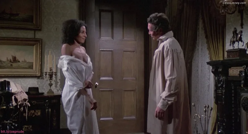Pam Grier photo 12 of 177