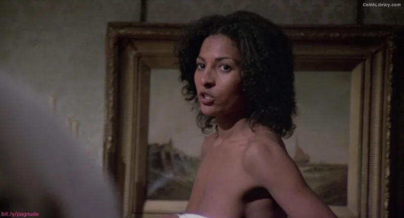 Pam Grier photo 13 of 177