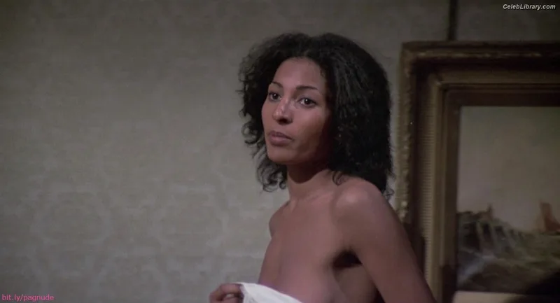 Pam Grier photo 15 of 177